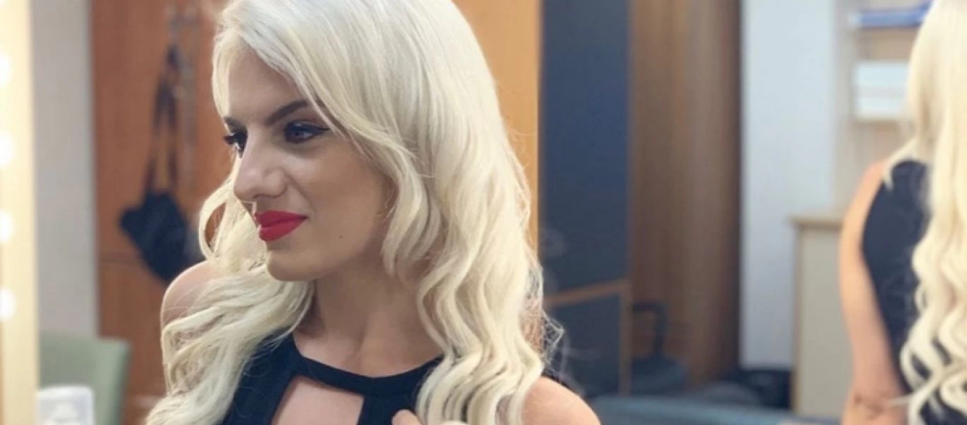 Ασημίνα Ουστράλλι: Πολύ ενεργή στα μέσα κοινωνικής δικτύωσης - Ανέβασε φωτογραφία με μαύρο φόρεμα (φωτο)